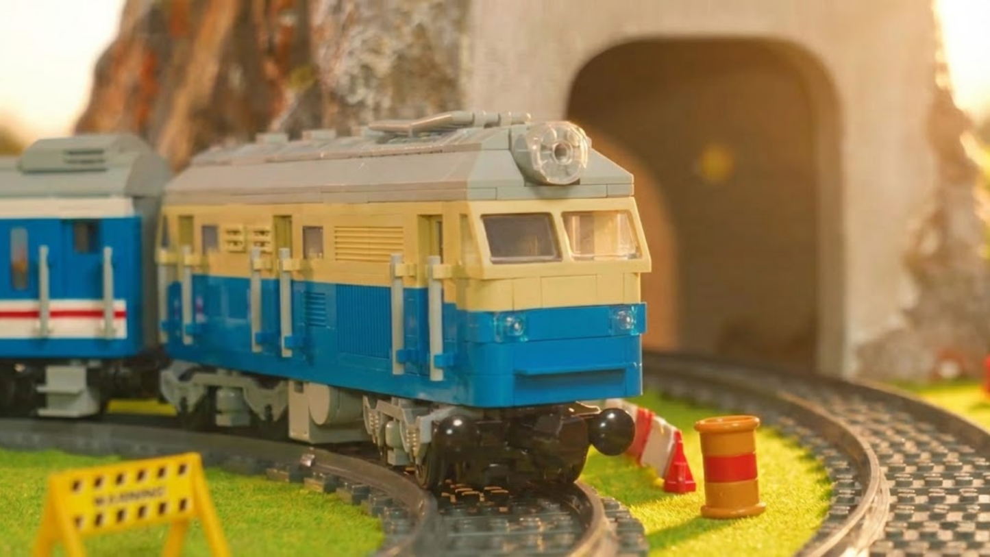 DF4B Remote Control Diesel Locomotive (1212 pcs)