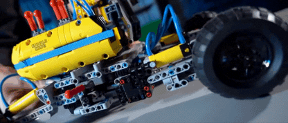 Geländegängiger Bagger (1392 Teile) 