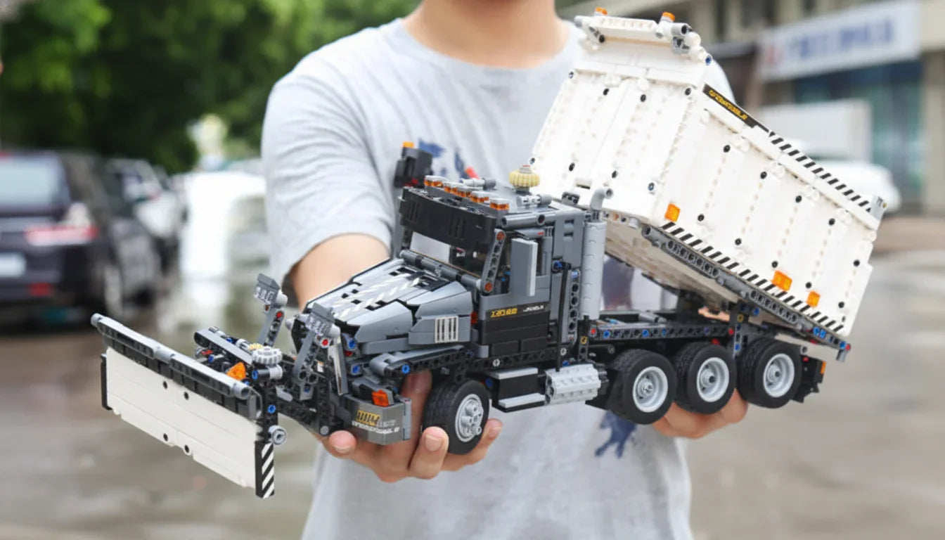 Mack Granite GU813 Snow Plow Dump Truck (1694 peças) 