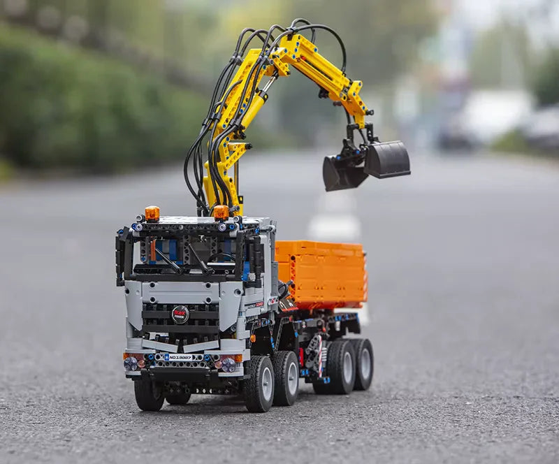 MAN TGS 8x8 (2819 piese) 