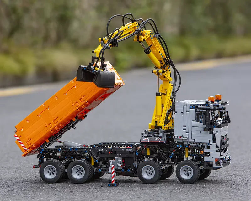 MAN TGS 8x8 (2819 piese) 