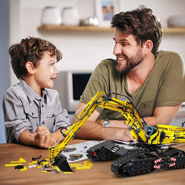 Артикулированный футуристический экскаватор (2237 деталей) 