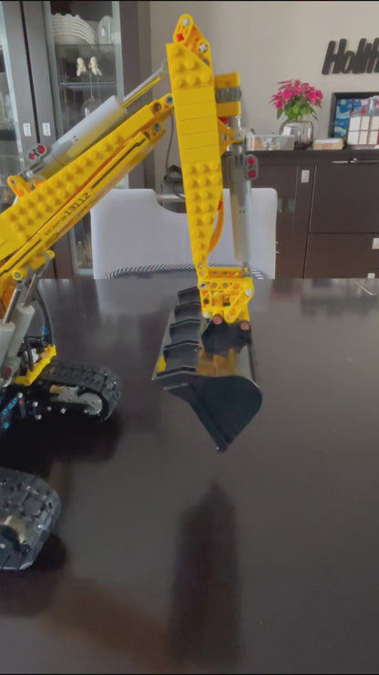 Caterpillar 390F L (1830 pcs)