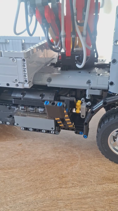Volvo FMX Crane Truck (3757 pcs)